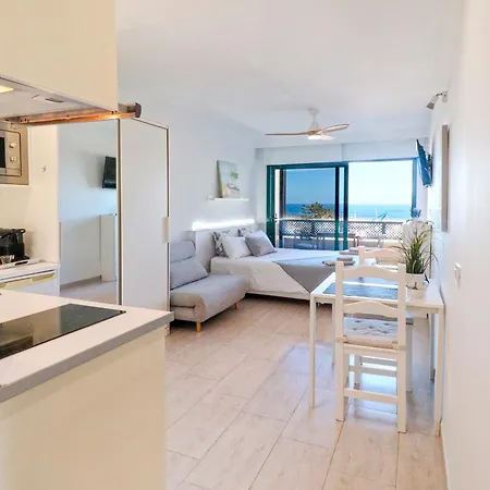 Sun-sea Apartment *