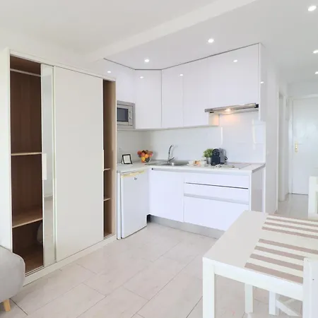 Sun-sea Apartment *